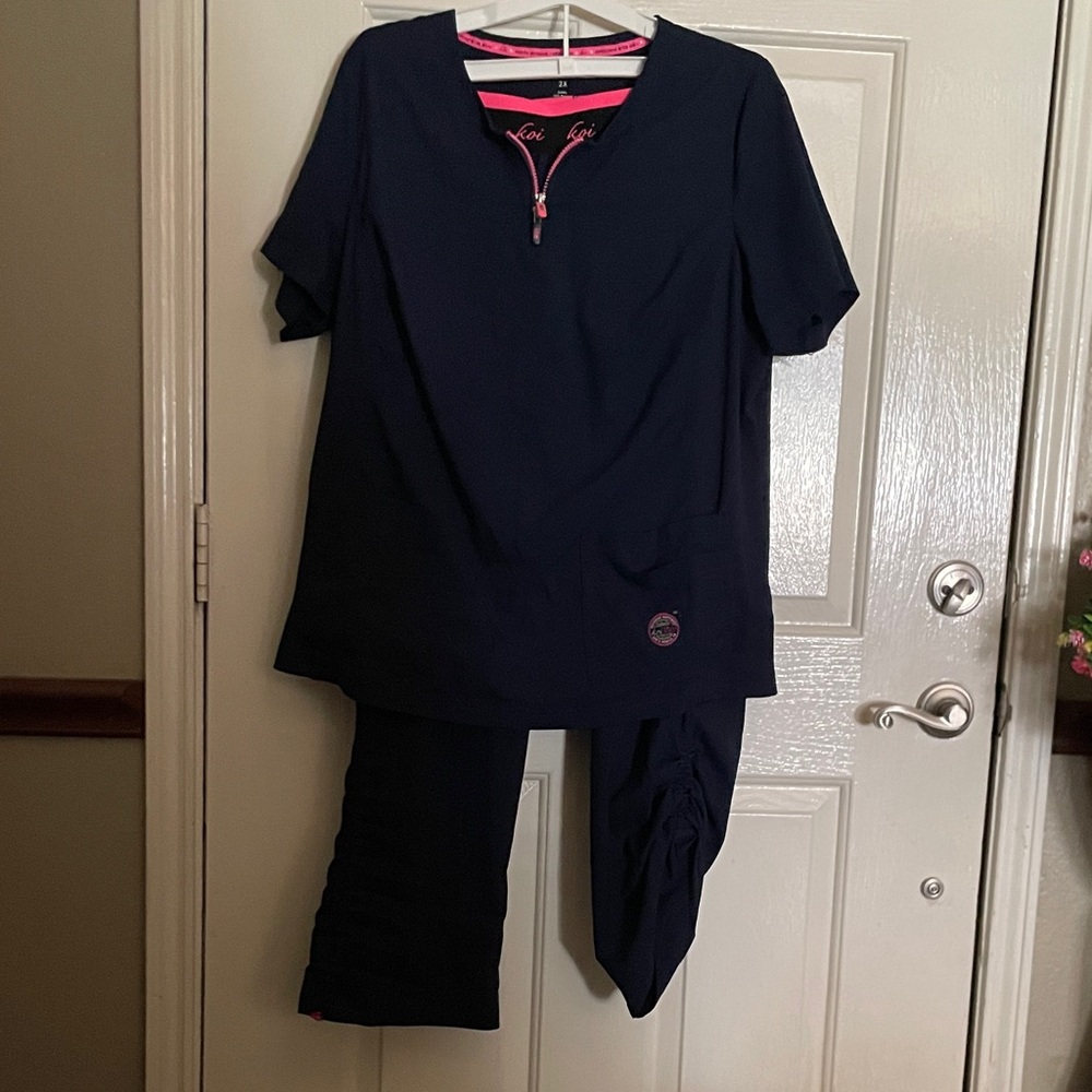 Koi Lite Slim Fit 2X Scrubs Top, and 2 X Petite pants
